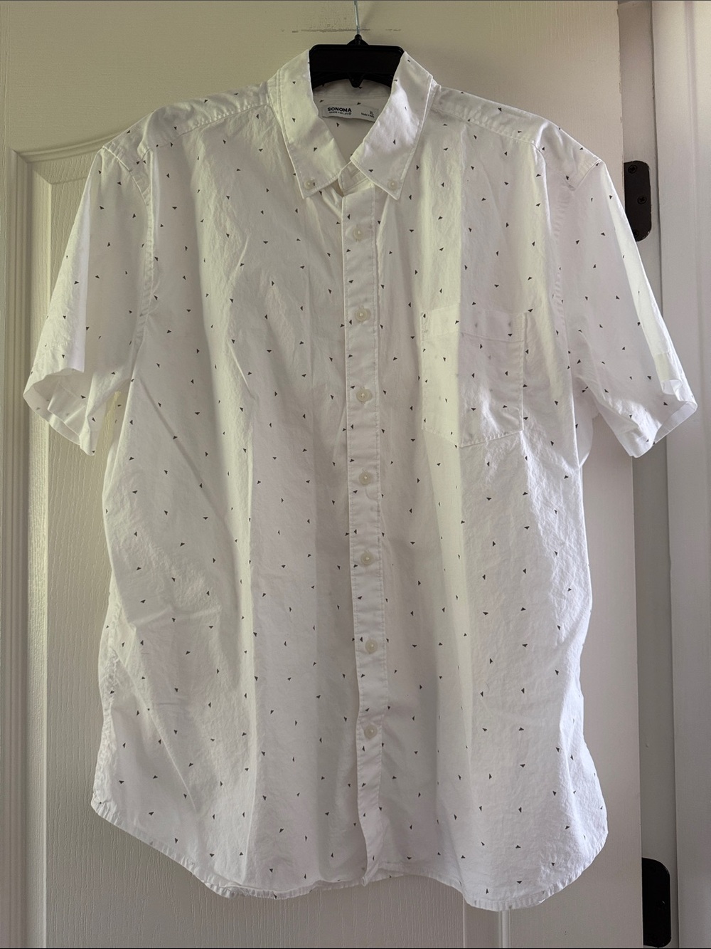Sonoma White Short-Sleeve Button-Up with Tiny Black Triangle Print